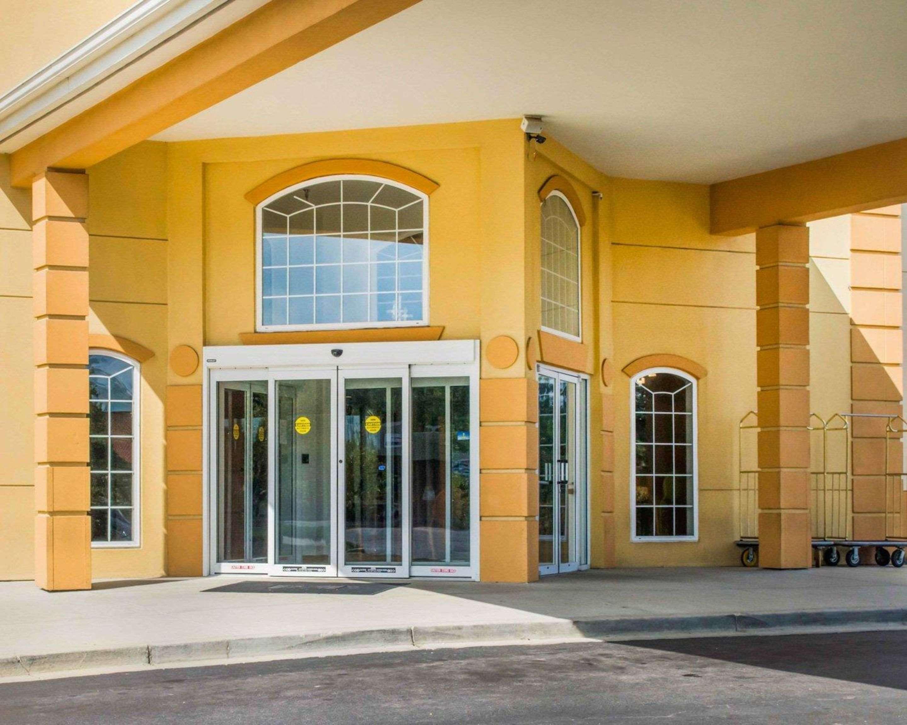 Quality Suites Waldorf Εξωτερικό φωτογραφία