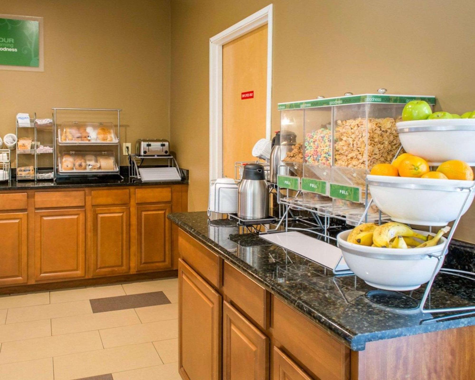 Quality Suites Waldorf Εξωτερικό φωτογραφία