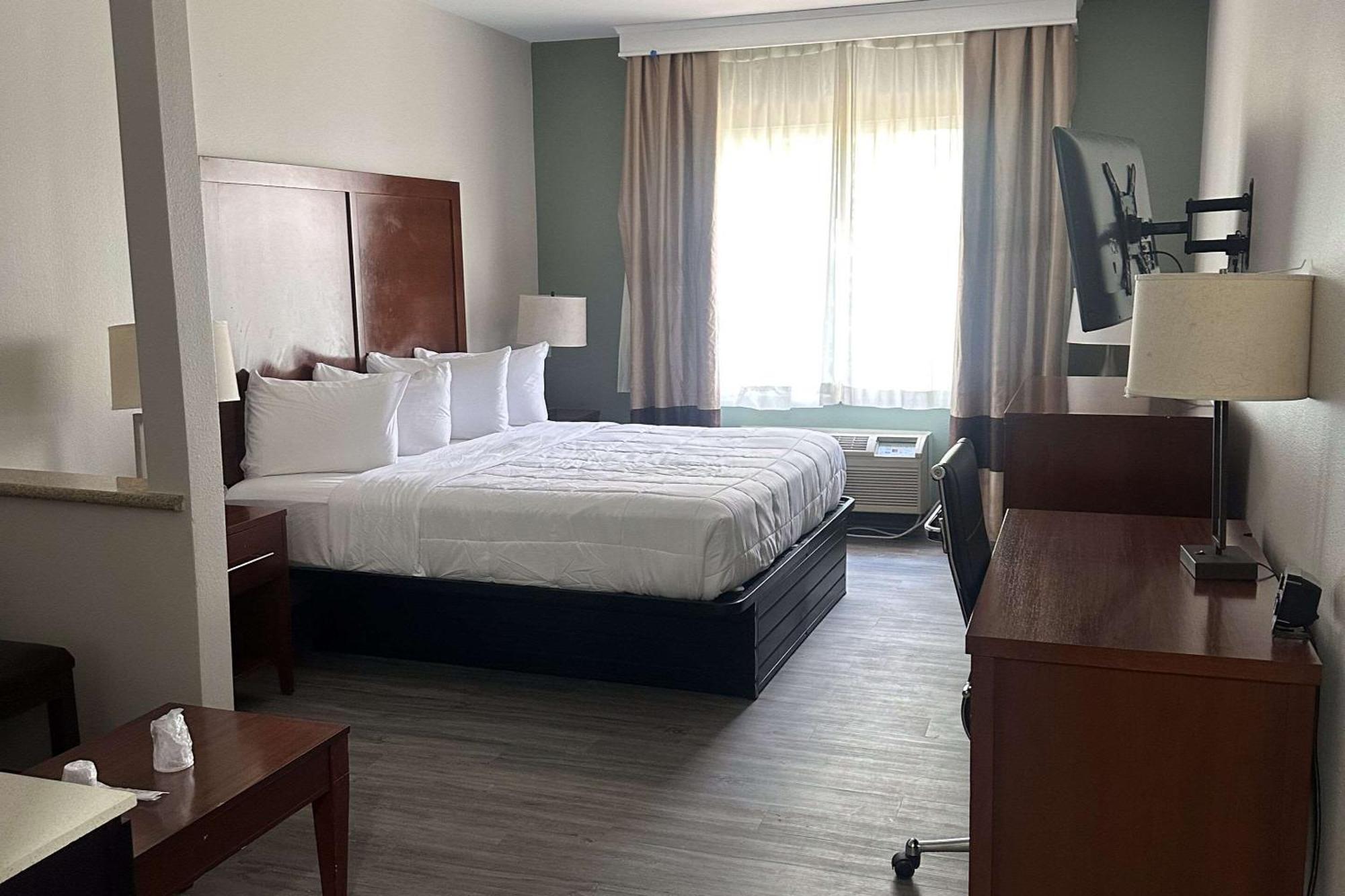Quality Suites Waldorf Εξωτερικό φωτογραφία