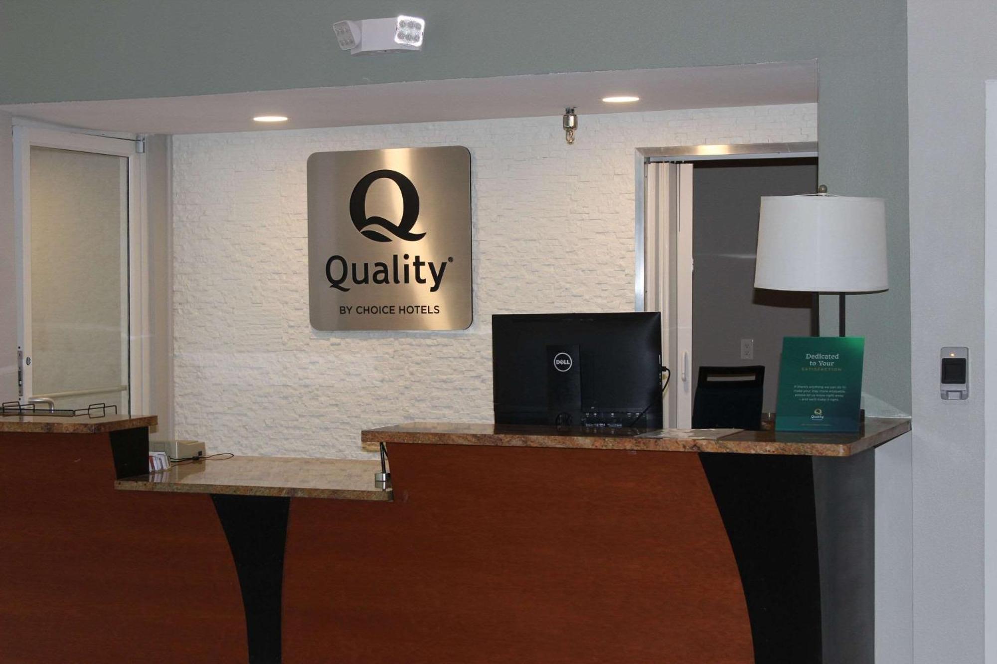 Quality Suites Waldorf Εξωτερικό φωτογραφία