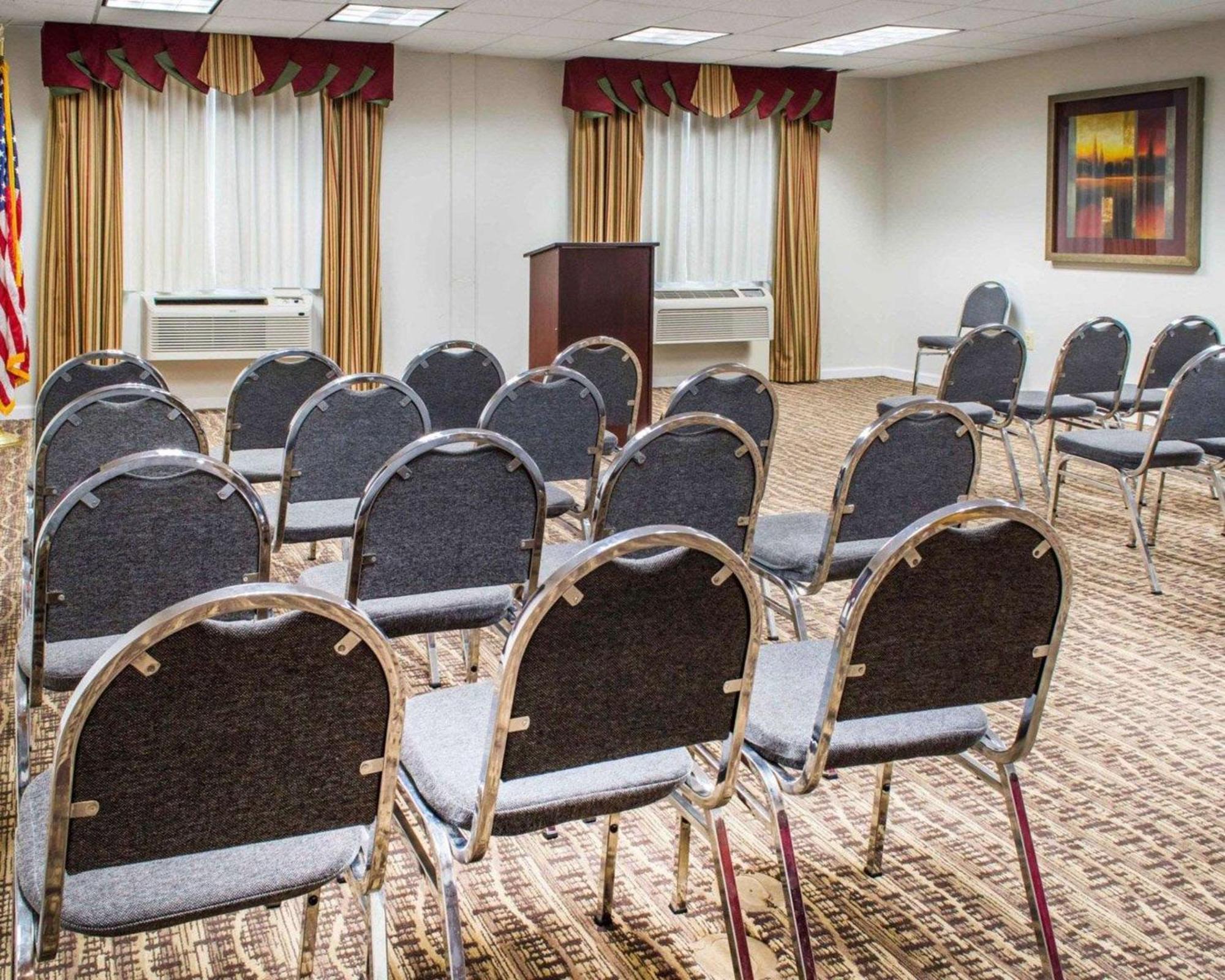 Quality Suites Waldorf Εξωτερικό φωτογραφία