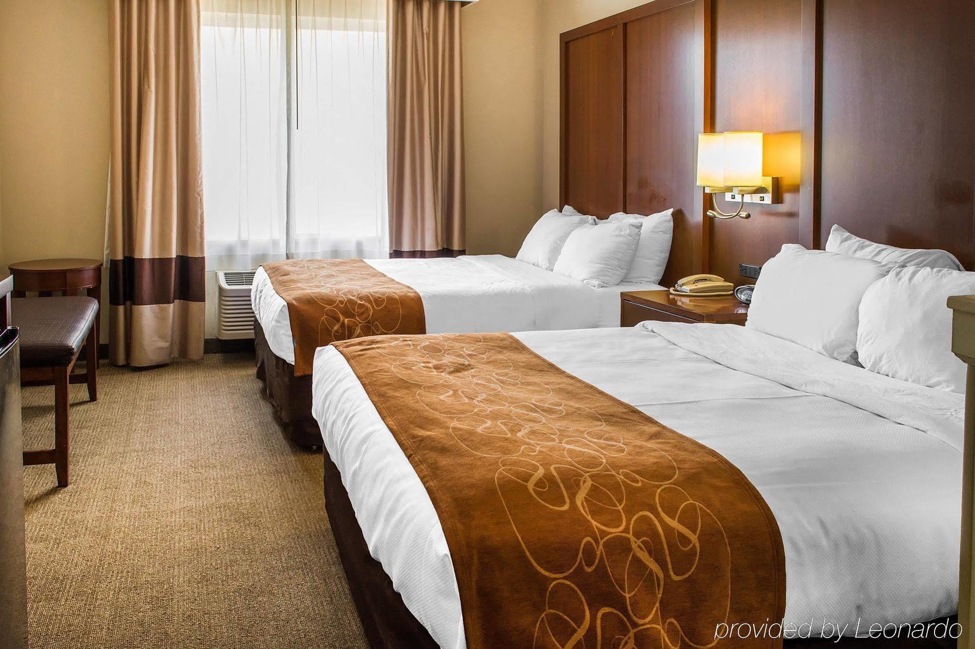 Quality Suites Waldorf Εξωτερικό φωτογραφία